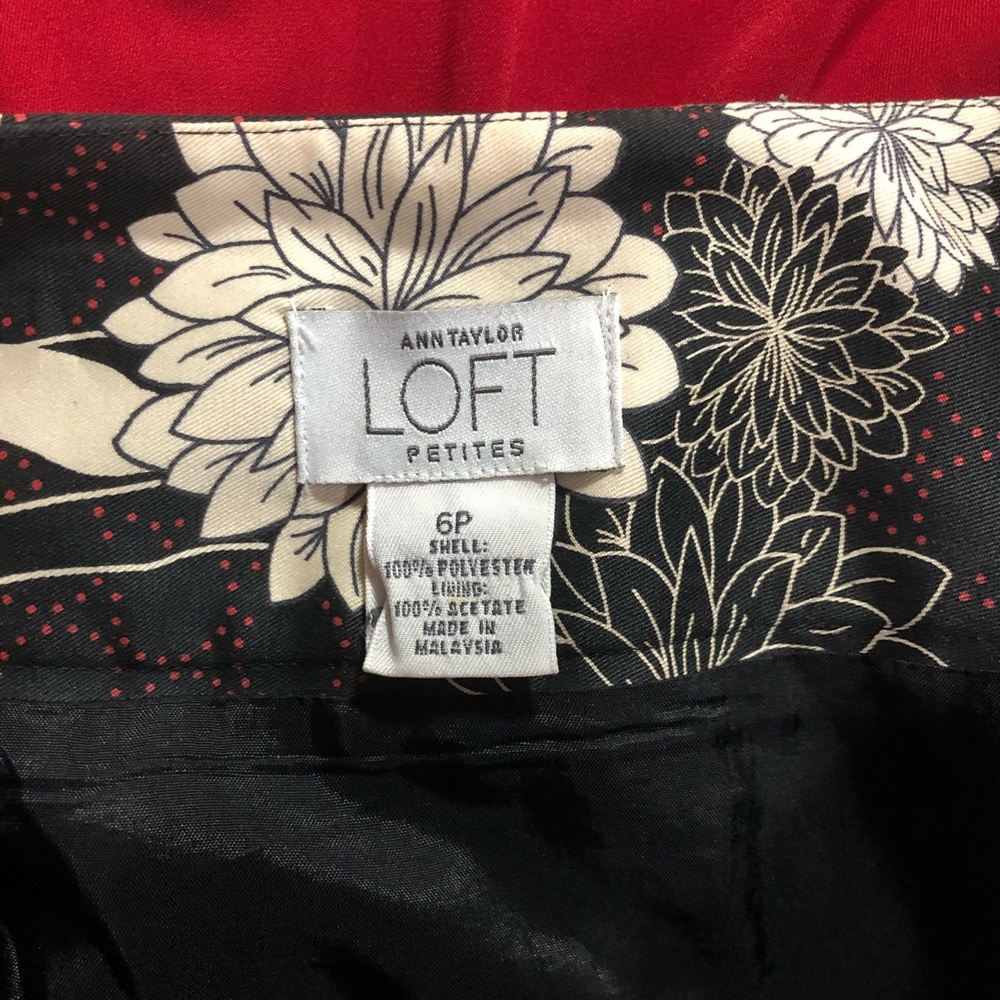 Ann Taylor LOFT Floral Pleated Skirt with Pockets! 6P Petite - Picture 6 of 8